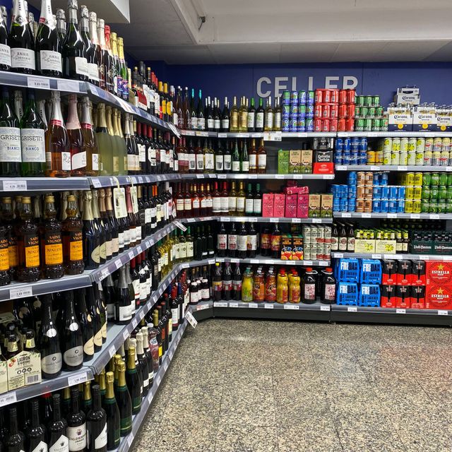 pasillo bebidas CONDIS BADALONA